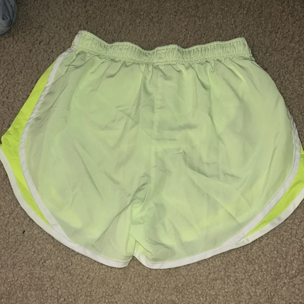 Women’s Nike dri-fit shorts - Picture 2 of 2